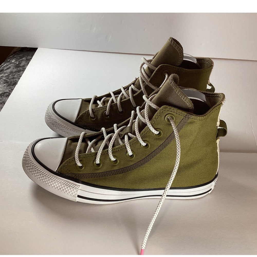 Converse Chuck Taylor All Star High Top Wmn's size 7  Olive Green EUC